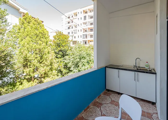Al3 Apartment *